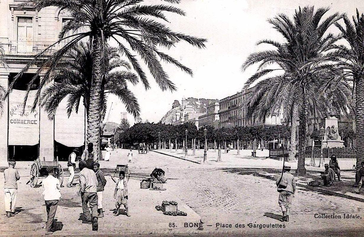 2072- Bone - La Place des Gargoulettes.jpg